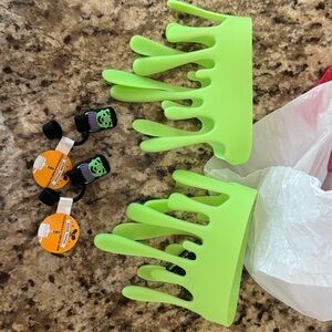 Halloween Bulleyes Playground Glow in the Dark Tumbler Slime Sleeve NEW